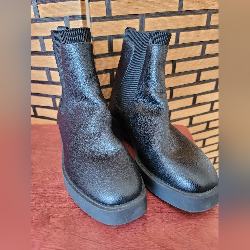 Reaction Kenneth Cole Black Leather Chukka Boots